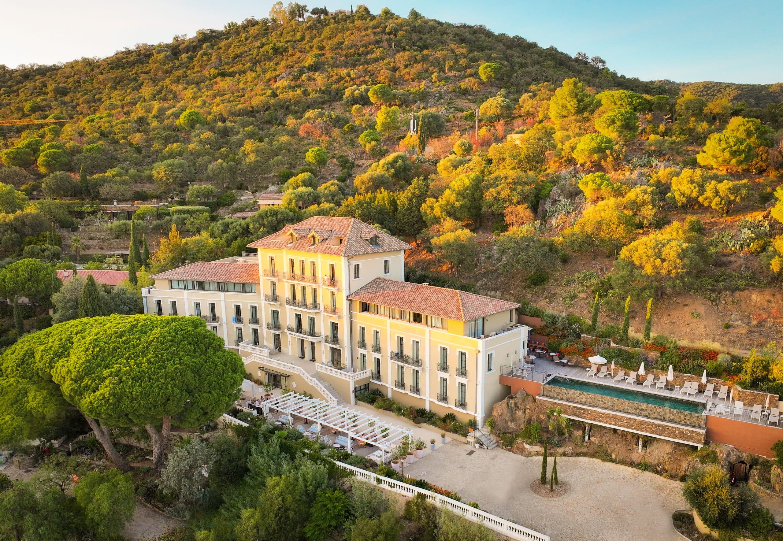 Hôtel de caractère avec piscine pour séminaire en Auvergne